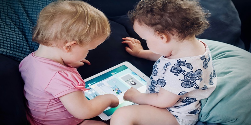 the-ultimate-guide:-10-must-have-technological-tools-for-your-child’s-education